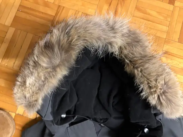 Canada Goose jacket women XS in Women's - Tops & Outerwear in City of Montréal - Image 3