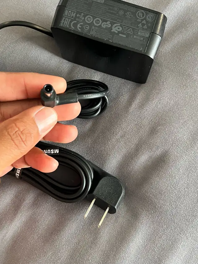 Samsung 48W 19V AC/DC Power Adapter in Laptop Accessories in London - Image 6
