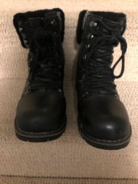 ROYAL CANADIAN Brand Winter Boots, 7.5