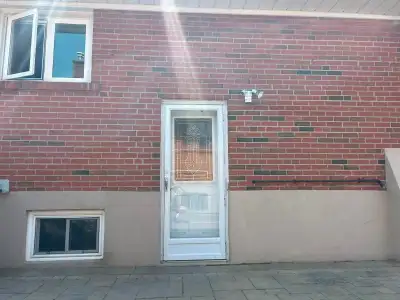 Separated entry 3+ room basement unit close to 401/404