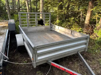 GVWR: 908KG (1998LB) Trailer bed is 88" long plus 15" with the front gate down. 60.5" wide inside. 2...