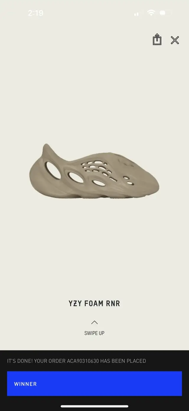 Yeezy Foam Runner Clay Taupe Size 11 in Men's Shoes in City of Toronto - Image 7