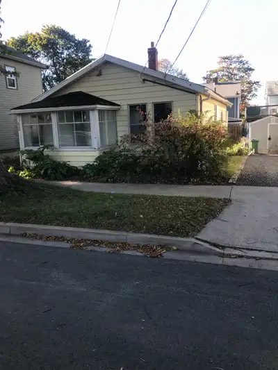 This 2 bedroom house is pet friendly with a large back yard, house has fridge. stove, washer and dry...