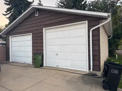 This double detached garage is available for rent from October 1st. - Left gate - clearance is 7’ -...