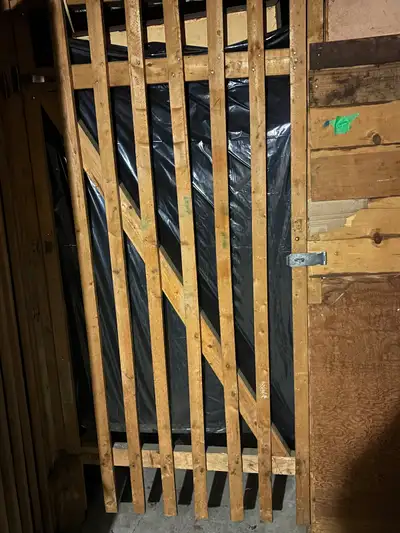 Espace situé dans un sous-sol d’un immeuble de 6 logements. Location minimum de 3 mois 17 pieds par...