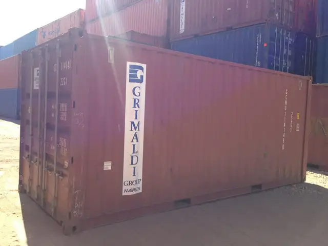 Used 20 ft and 40 ft containers For Sale in Oshawa in Outdoor Tools & Storage in Oshawa / Durham Region - Image 8