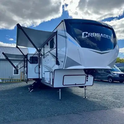 Used once!! This is the Deal of the Year, MINT CONDITION 2022 Crusader Couples 5Th Wheel must go, an...