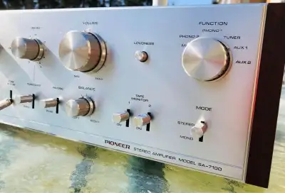 JAPAN RARE VINTAGE HI-FI ENGINE PIONEER STEREO INTEGRATED AMPLIFIER SA-7100 IN MINT & 10/10 WORKING...