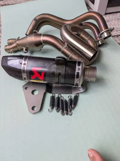 Upgrade your Yamaha MT-07 with this Akrapovic exhaust system, designed for enhanced performance and...