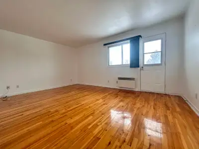 ‍‍ COLOCATION MEUBLÉE – TOUT INCLUS 3 chambres + bureau | Rénové | Vieux Greenfield Park Vieux Green...