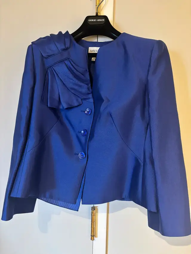 Evening woman Taffeta Jacket from Georgio Armani in Women's - Dresses & Skirts in Markham / York Region - Image 3