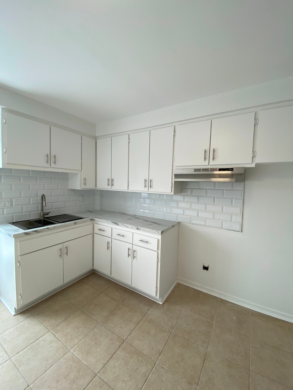 4 ½ Nouveau Rosemont 2ième Étage Très Propre et Bien Entretenue — photo 2