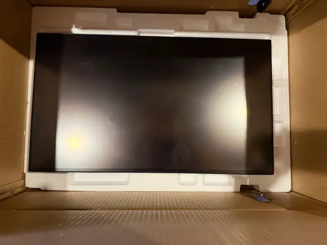 LG UltraGear 27GP95R 27" 4K UHD IPS LED Gaming Monitor in Monitors in City of Toronto - Image 2