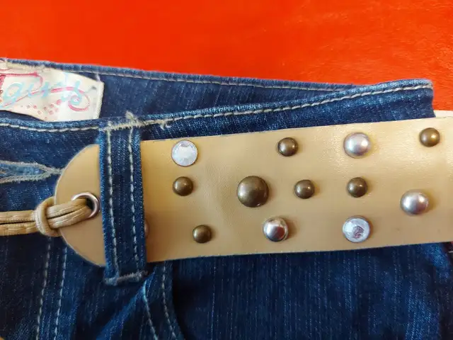 Girls Jeans Pant w belt - size 8 in Kids & Youth in Oshawa / Durham Region - Image 6