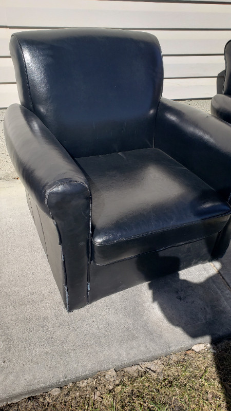 Black leather chairs in Chairs & Recliners in Calgary - Image 2