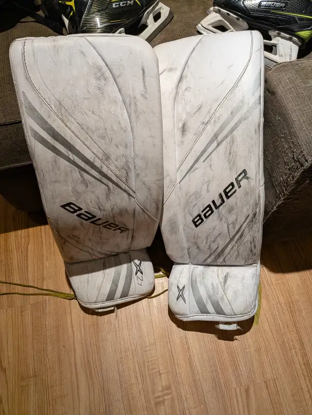 Bauer and Vaughn Goalie Equipment Set in Hockey in City of Toronto - Image 5