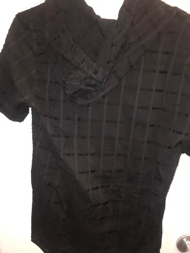 Black Short Sleeve Hoodie - Size S in Men's in Mississauga / Peel Region - Image 10