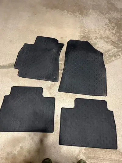 Keep your ride clean with these used Hyundai Elantra winter floor mats, designed to fit the 2025 mod...