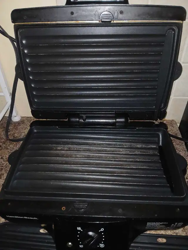 grill ..indoor..hamilton beach in Microwaves & Cookers in Belleville - Image 3