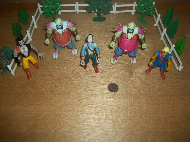 5 vintage Hasbro actions figures-1990 in Toys & Games in City of Montréal - Image 2