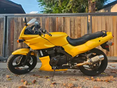 2006 Kawasaki Ninja 500cc. Great starter bike. New plastics all around, light scratches, small tear...