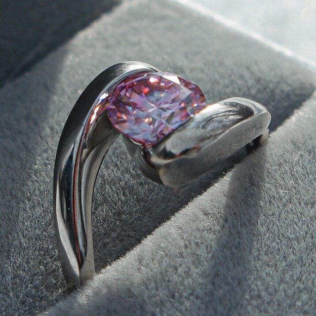 1 Carat Pink VVS1 Clarity Moissanite Diamond Ring  in Jewellery & Watches in St. Albert - Image 4