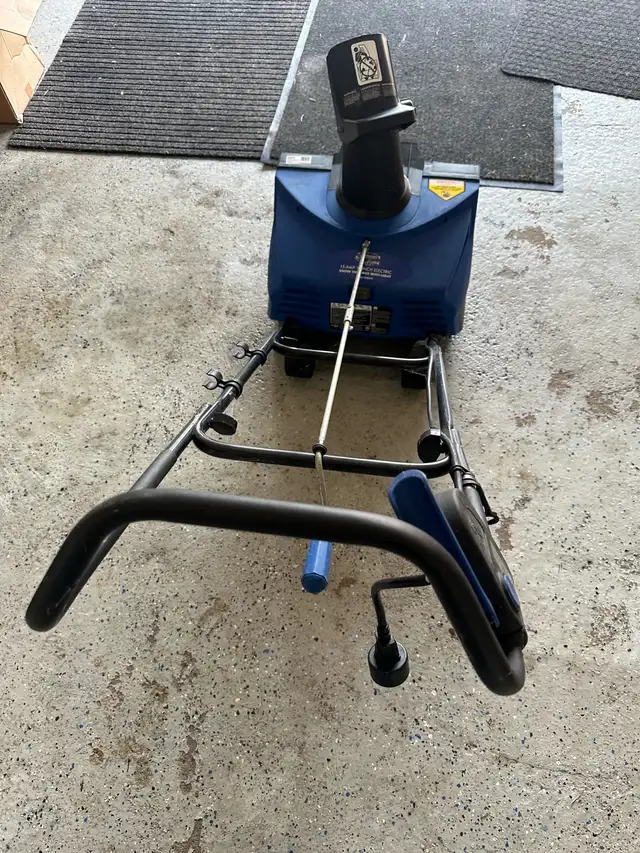 Snow Joe -Electric Snowblower  in Snowblowers in Mississauga / Peel Region - Image 5