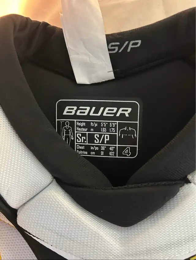 Small hockey equipment  in Hockey in Brantford - Image 10