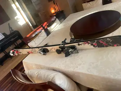 Girls skis 140 with bindings , View more