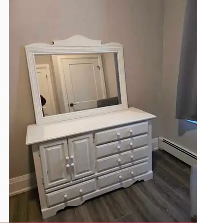 Fort erie. Main floor renovated apt..share with female. Utilties and wifi. Non smoking. No pets. Lau...