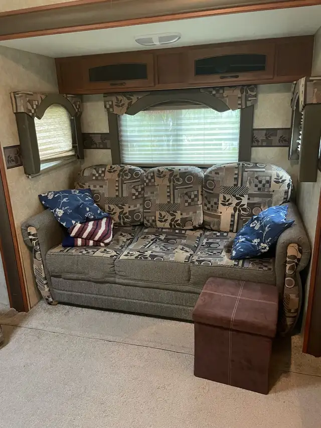 Surveyor 5th wheel camper in Travel Trailers & Campers in Regina - Image 5