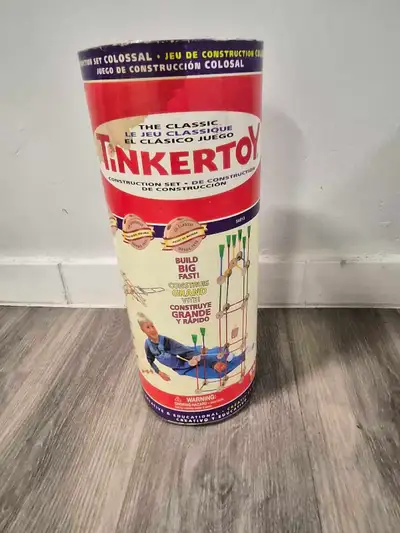 Inspire creativity with this classic TinkerToy construction set. This used set includes an array of...