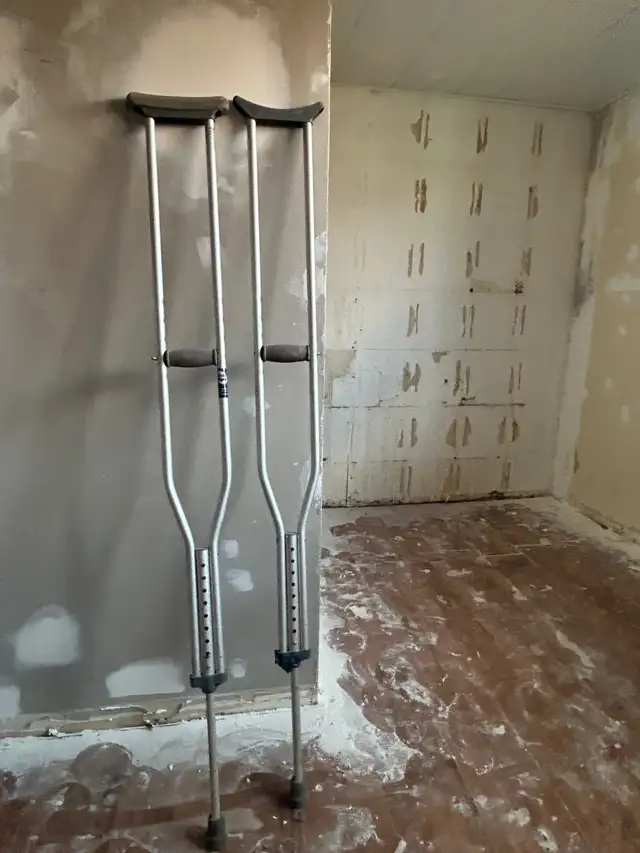 two sets of crutches - Located in Penbrooke Meadows in Health & Special Needs in Calgary - Image 2
