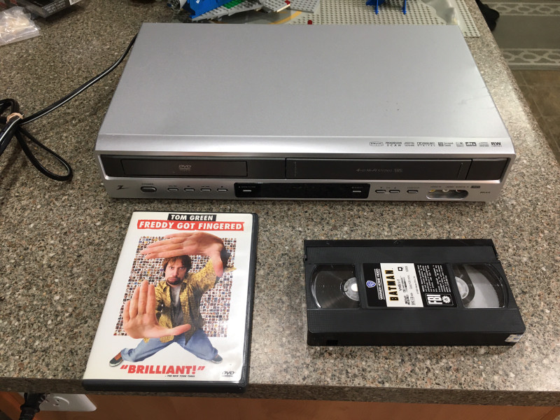 2005 zenith VCR (for vhs movies) DVD player combo Video & TV