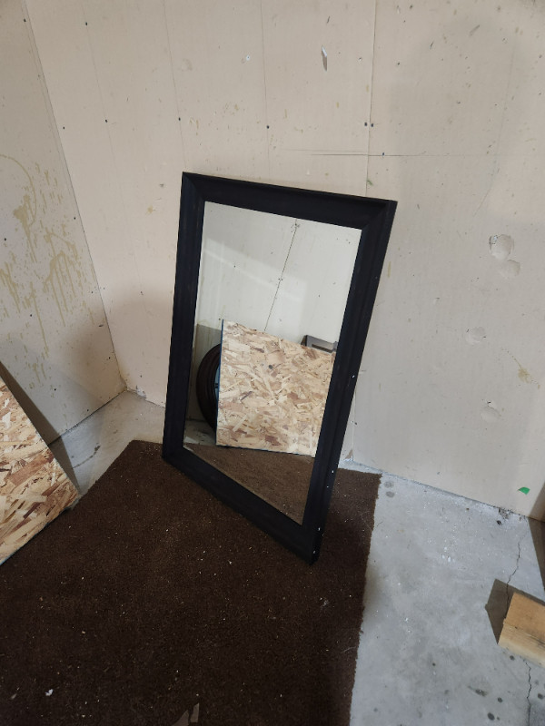 Med Size Mirror in Home Décor & Accents in Red Deer