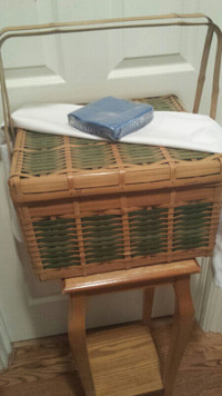 LOVELY LINED PICNIC BASKET WITH TABLE CLOTH AND BEACH BAG