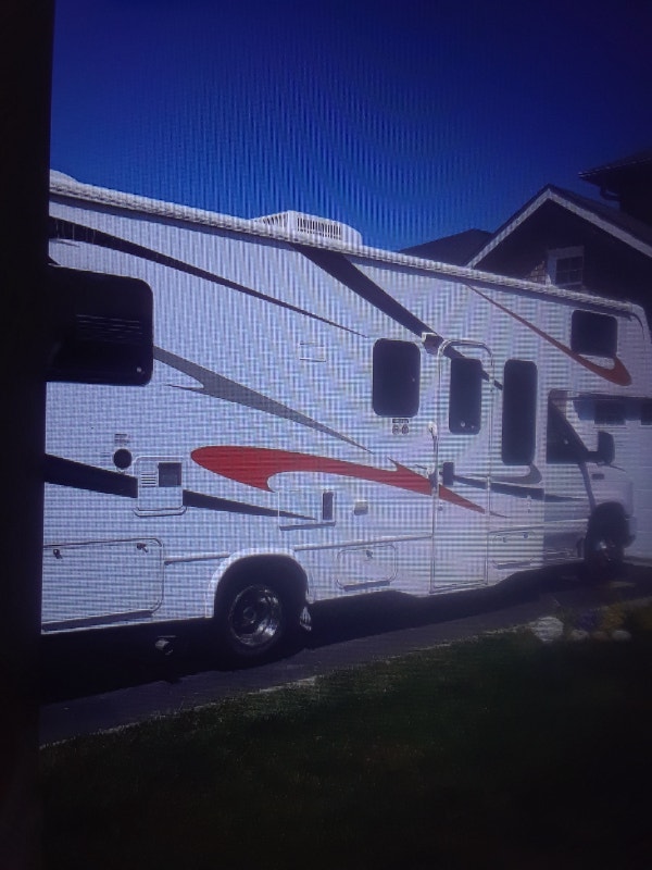 2011 CANADA DREAM MOTORHOME FOR SALE 33,000.00 or BEST OFFER. RVs