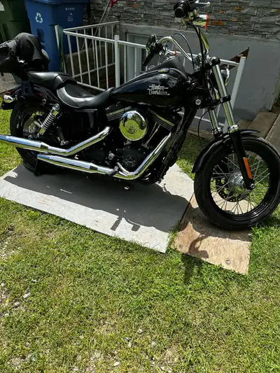Harley Davidson 2015! Édition noir ,street bob 103 p.cube, très propre pour plus d’info 514-699-4034...