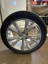4 Michelin (215/50R/17) tires + alloy rims