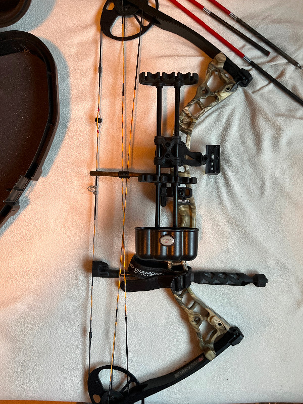 Compound Bow in Fishing, Camping & Outdoors in Kingston - Image 3