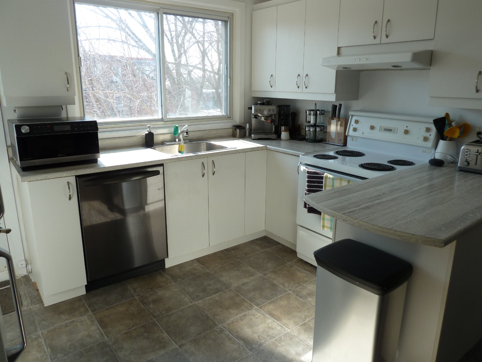 4 1/2 à Pointe-aux-Trembles, septembre 1200 $ — photo 2