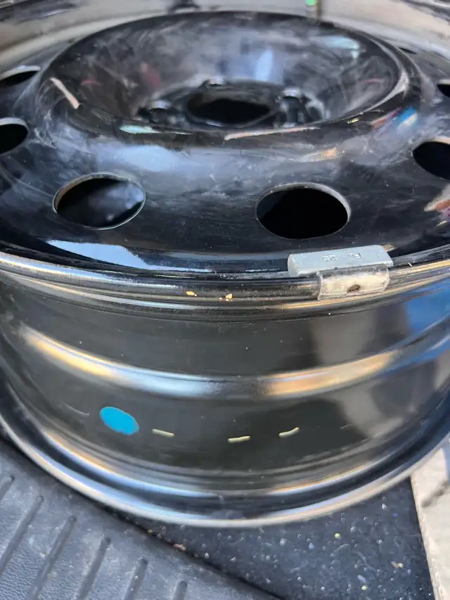 Ford Escape S 2019 Set of 4 Rims in Tires & Rims in City of Montréal - Image 4