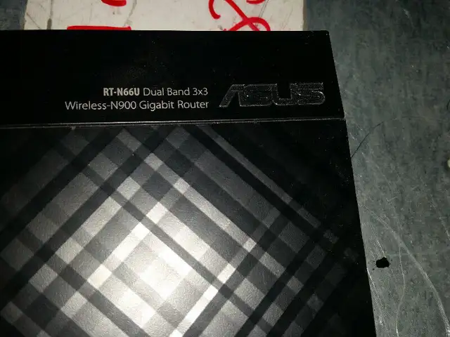 ASUS RT-n66u double 450 Mbps 4-port wireless dual band wifi N ro in Other in City of Montréal - Image 2
