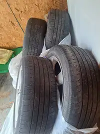 4 pneus d'été sur mag à vendre
