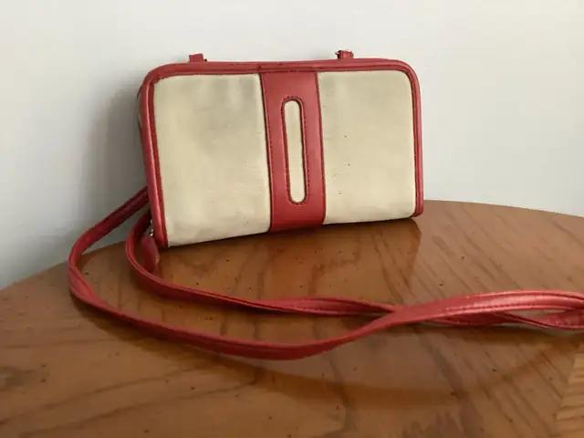Nine West Wallet in Bags & Luggage in Mississauga / Peel Region - Image 2