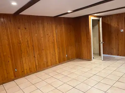 Entire house for Rent-2 Bed 2 Bath Detached Bungalow - Hamilton