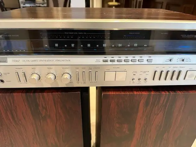 SANSUI Vintage 7900Z Digital Quartz Synthesizer Stereo Receiver in Stereo Systems & Home Theatre in Markham / York Region - Image 2