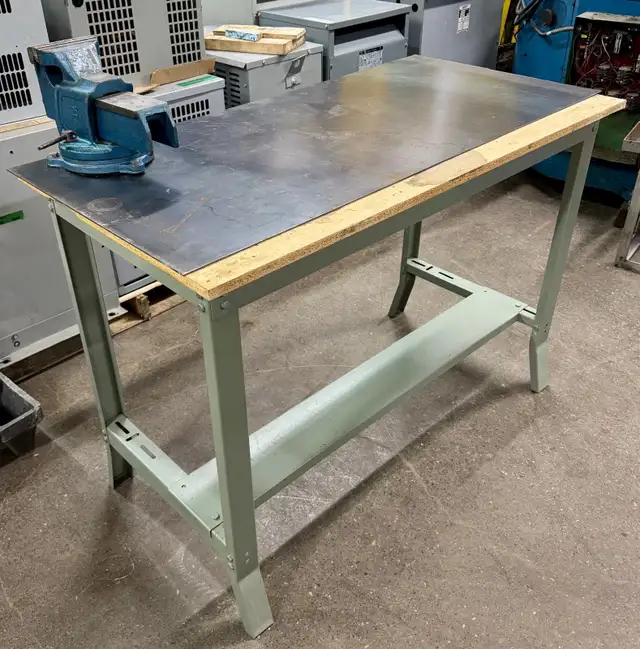 Heavy-Duty Wooden Workbench with Steel Plate & 125mm Vise in Tool Storage & Benches in City of Toronto - Image 4