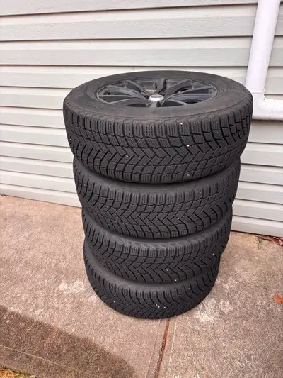 245/65/17 Michelin X-Ice on alloy rims Came off a Jeep Cherokee Trailhawk. Likely compatible with ot...
