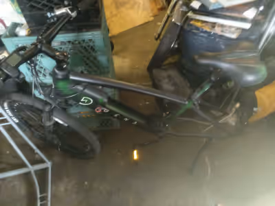 Gen 3 ebike.no battery. damage rear wheel.bought for project.good front wheel.rear is straight also....